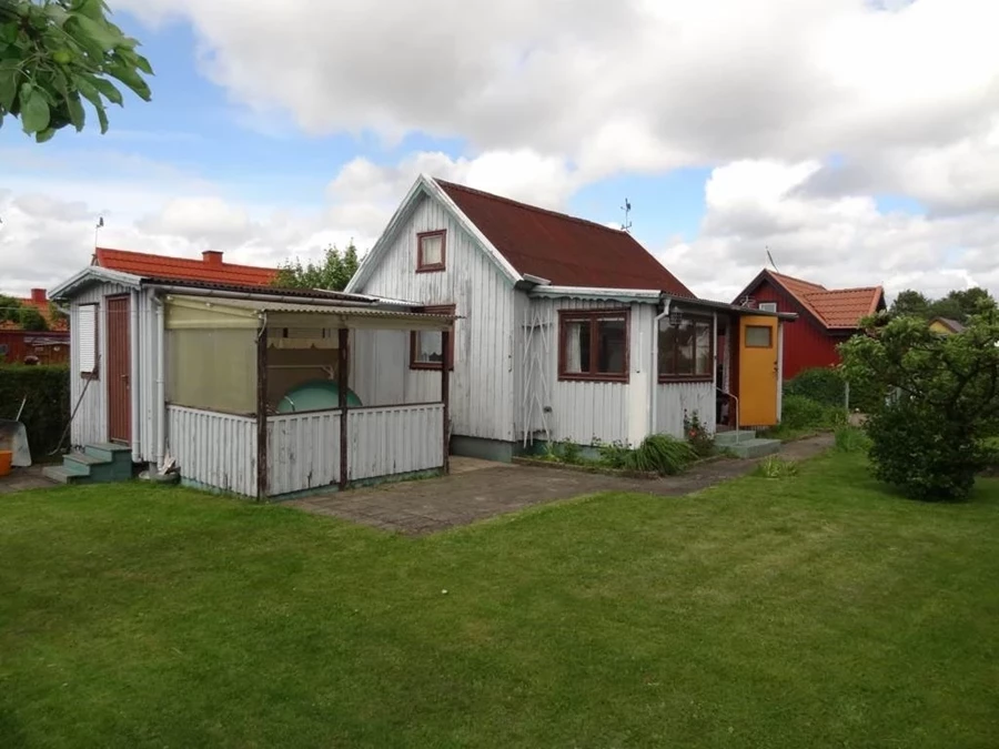 Lågupplöst Fin tomt i västerläge.