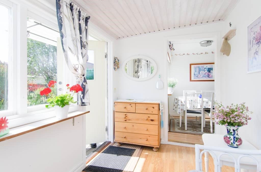 Lågupplöst Inbyggd veranda mot entré och kök