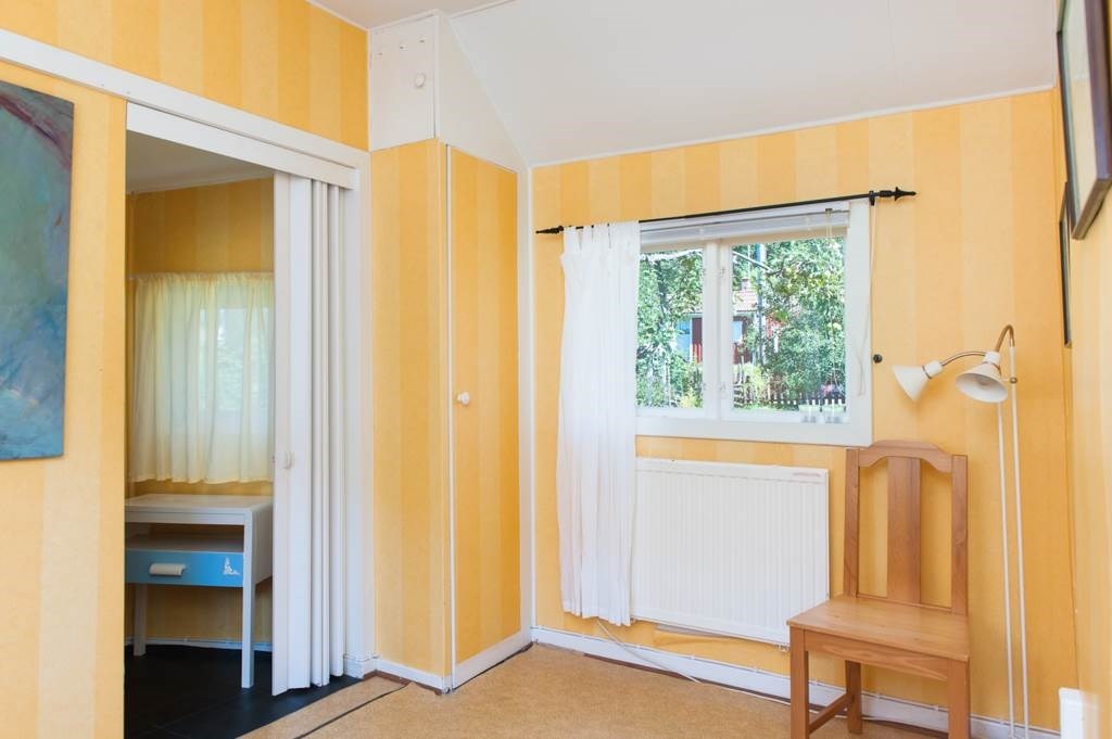 Lågupplöst Allrum med ingpng till WC