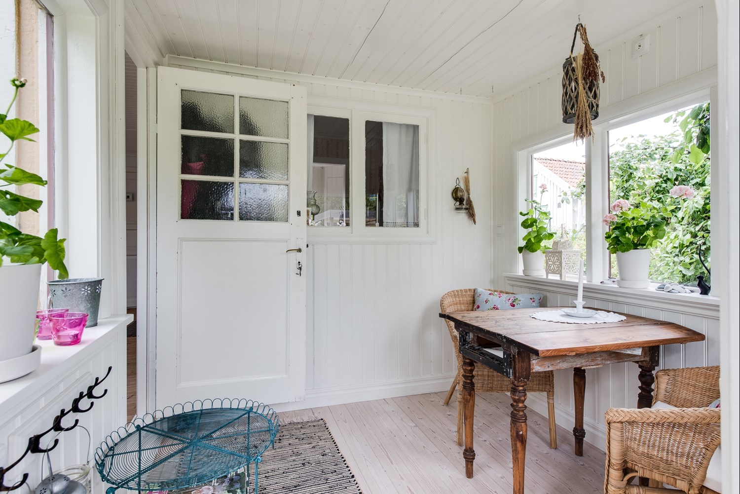 Entrédörr till allrummet