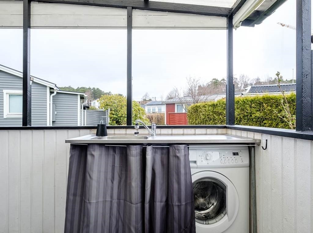 Lågupplöst Diskbänk med tvättmaskin