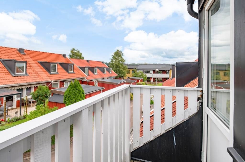 Lågupplöst Balkong med fri utsikt över området