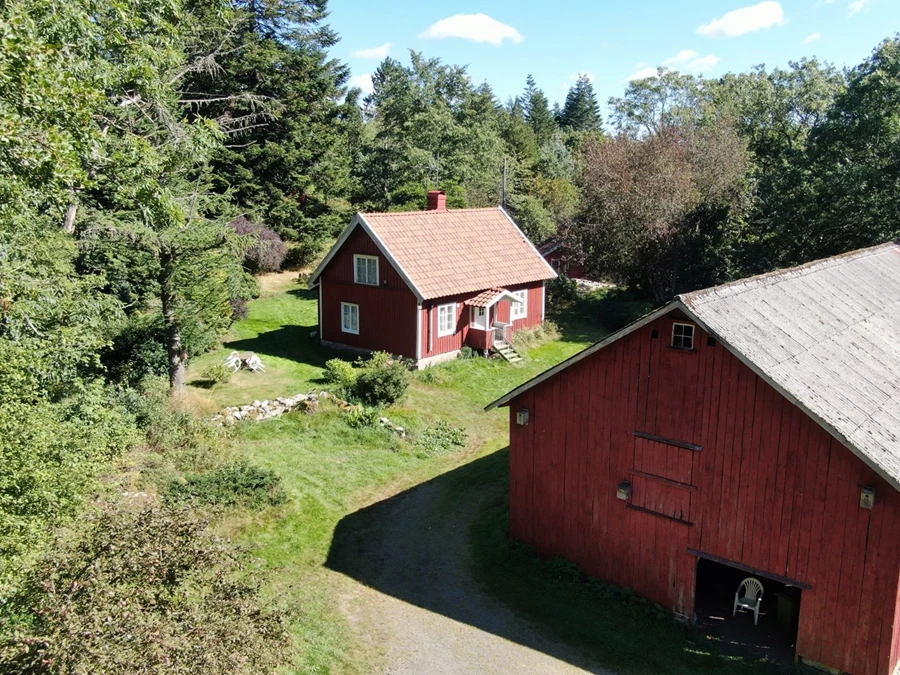 Boningshus och lada