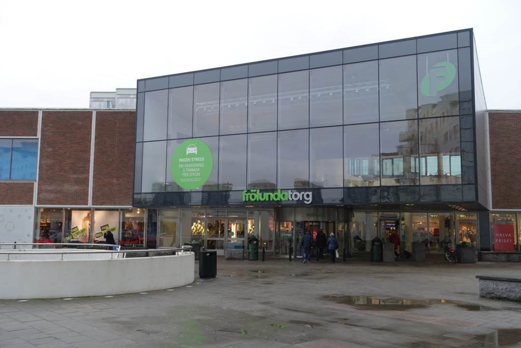 Lågupplöst Frölundatorg ligger på kort avstånd