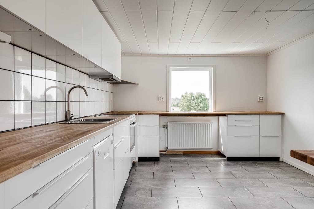 Lågupplöst Kök med gott om plats
