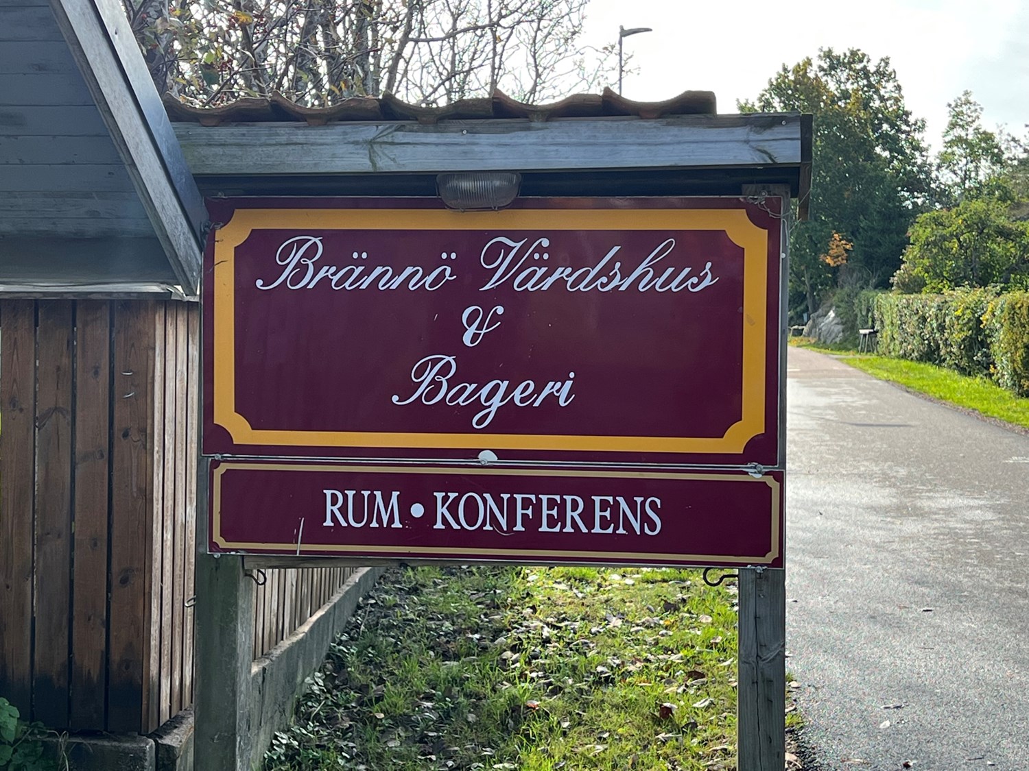 Lågupplöst Brännö Värdshus ligger på bekvämt avstånd