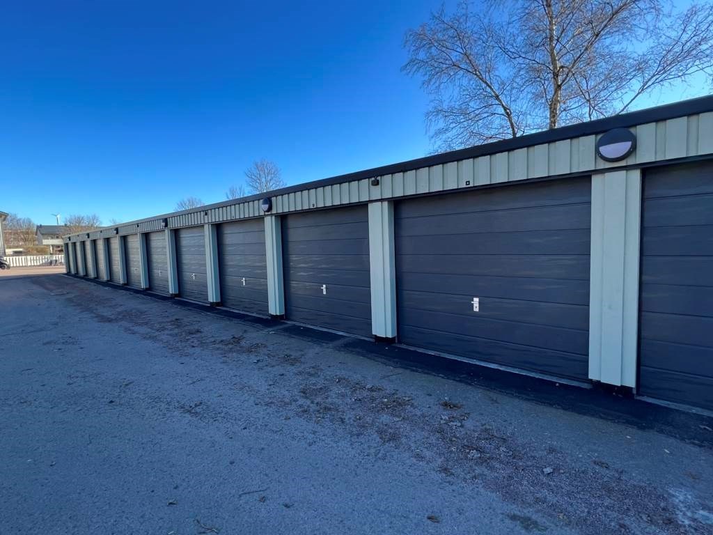 Lågupplöst Garageplats ingår i avgiften.