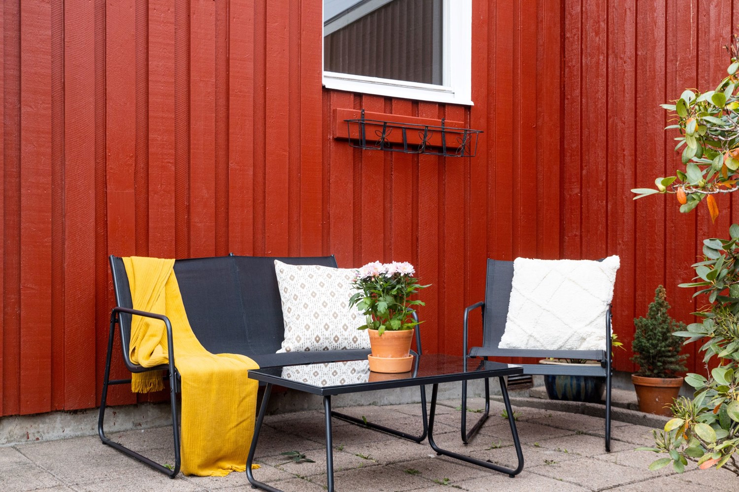Uteplats på entrésidan