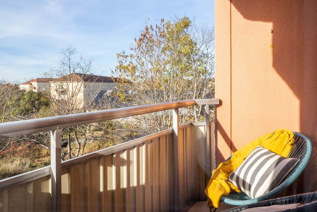 Lågupplöst Balkong med fri utsikt