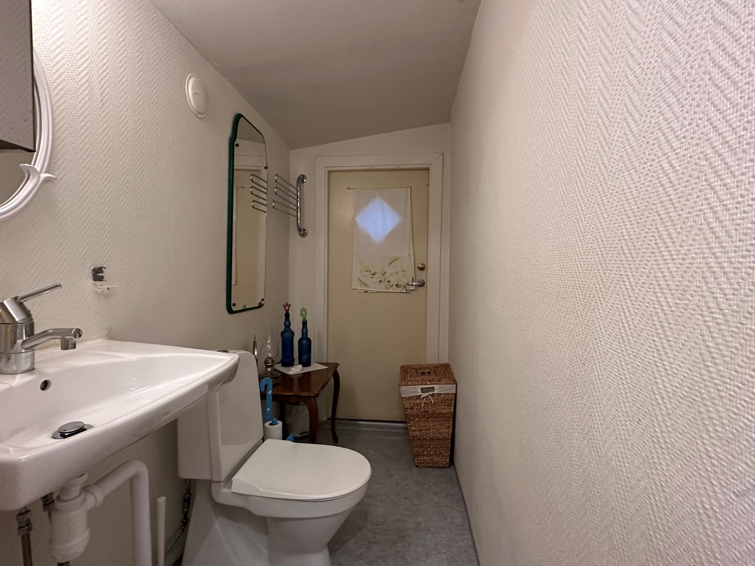 WC med plats för att göra en dusch.