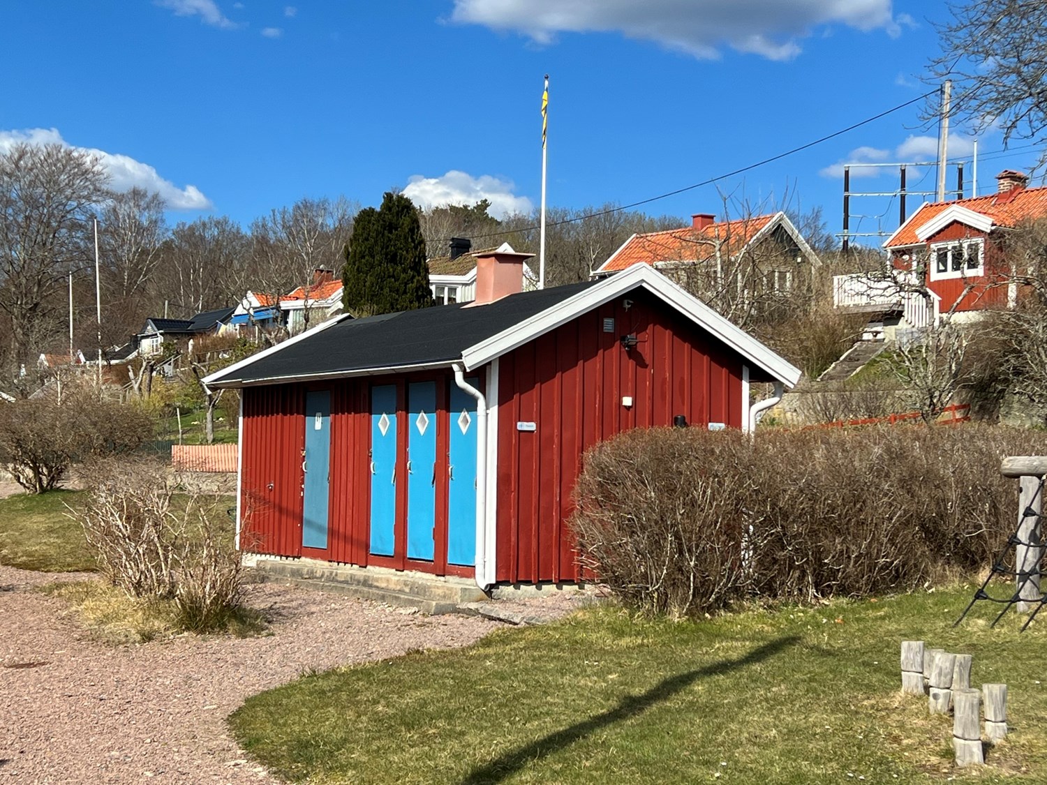 Gemensamma WC som är öppet åretrunt