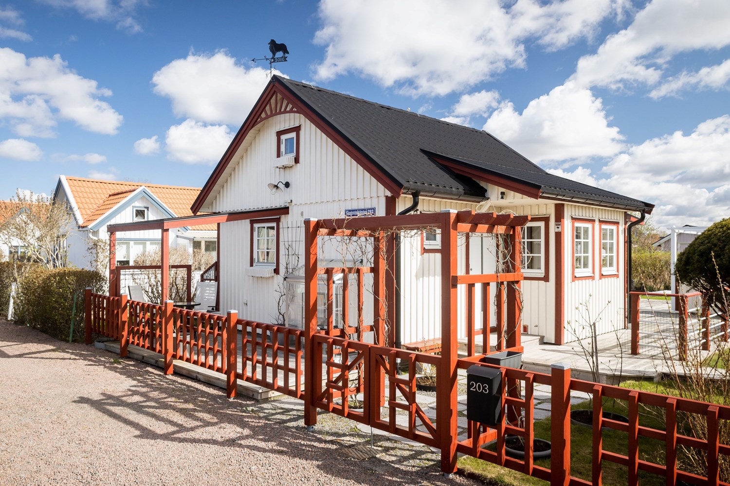 Lågupplöst Fint staket vid stugan