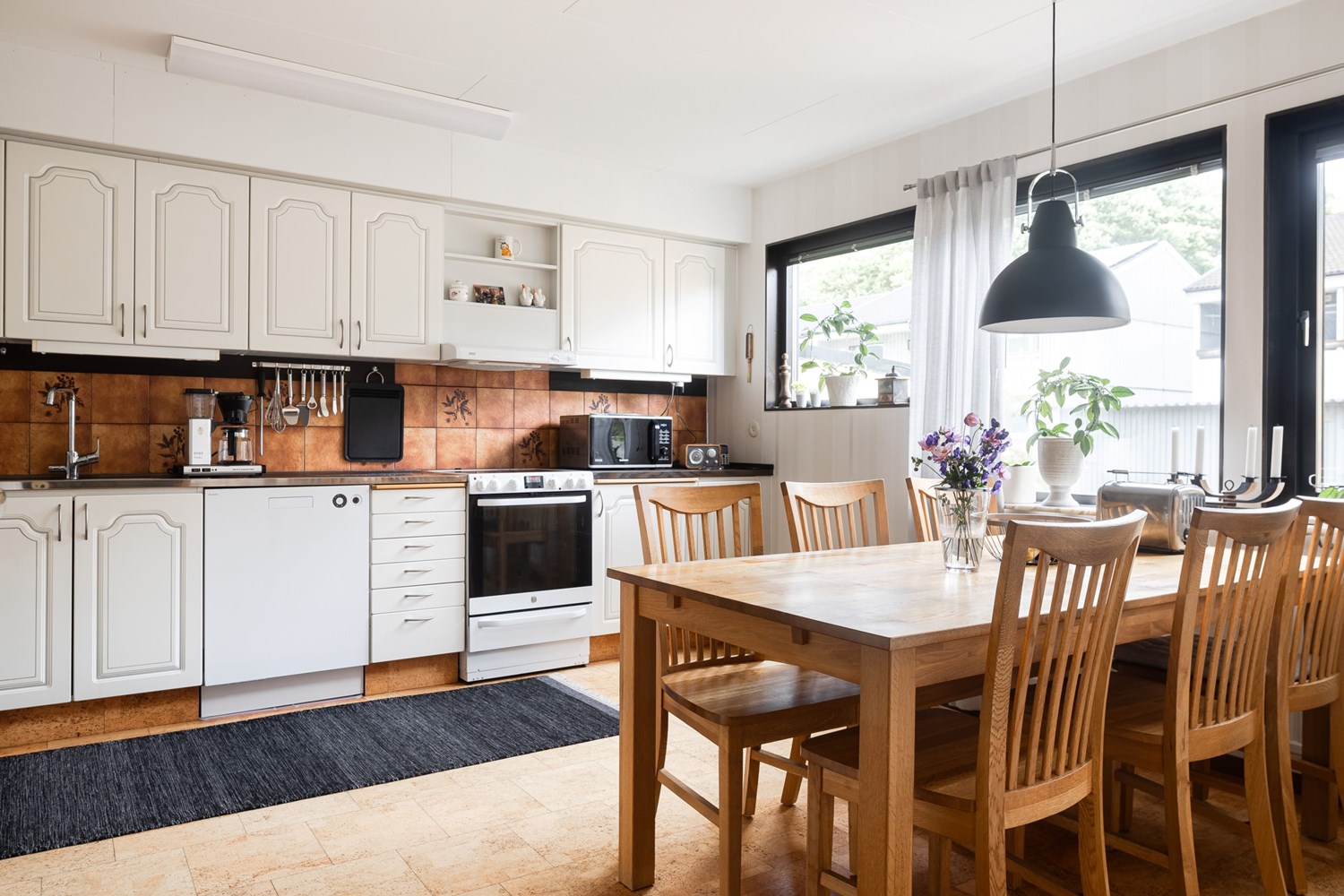 Stort kök med om plats