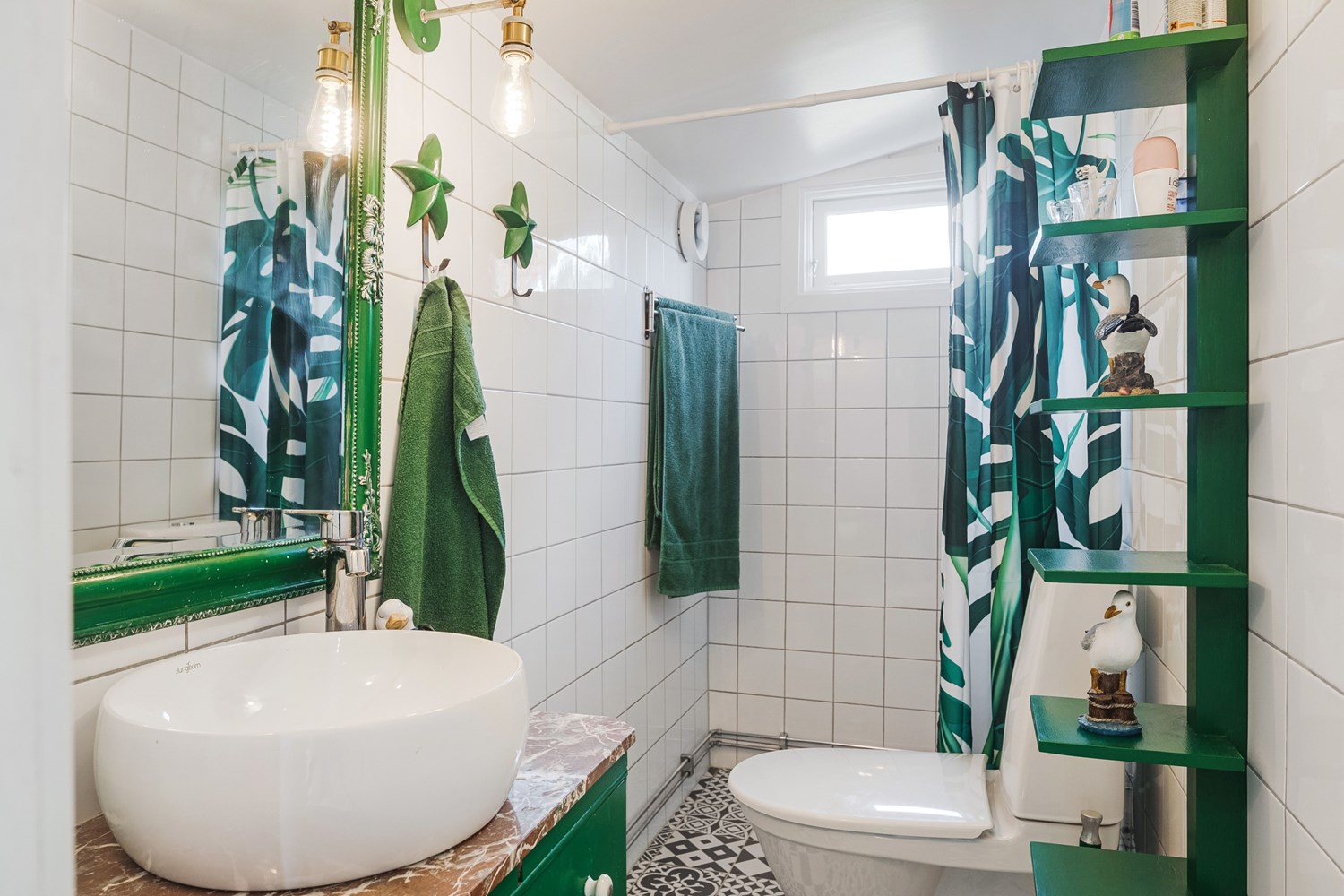 Stilrent badrum med många fina detaljer