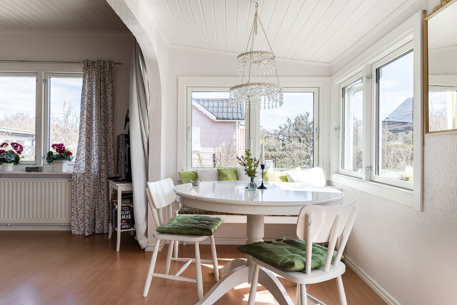 Matplats med härligt ljusflöde