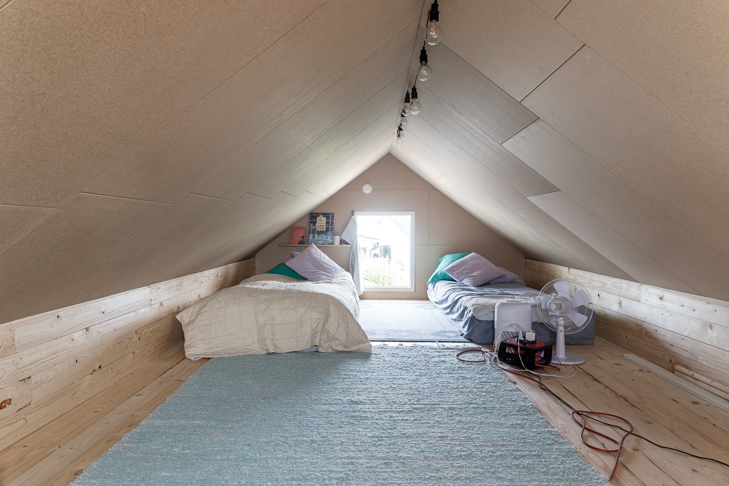 Nybyggt loft med gott om plats