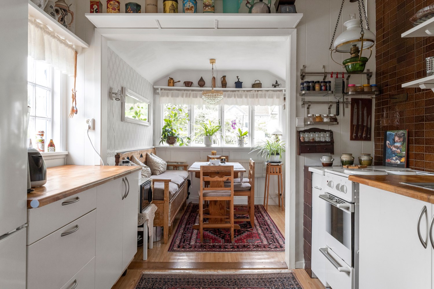 Gott om bänkytor och förvaring