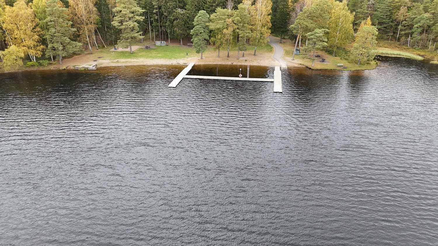 Surtesjön med badplats