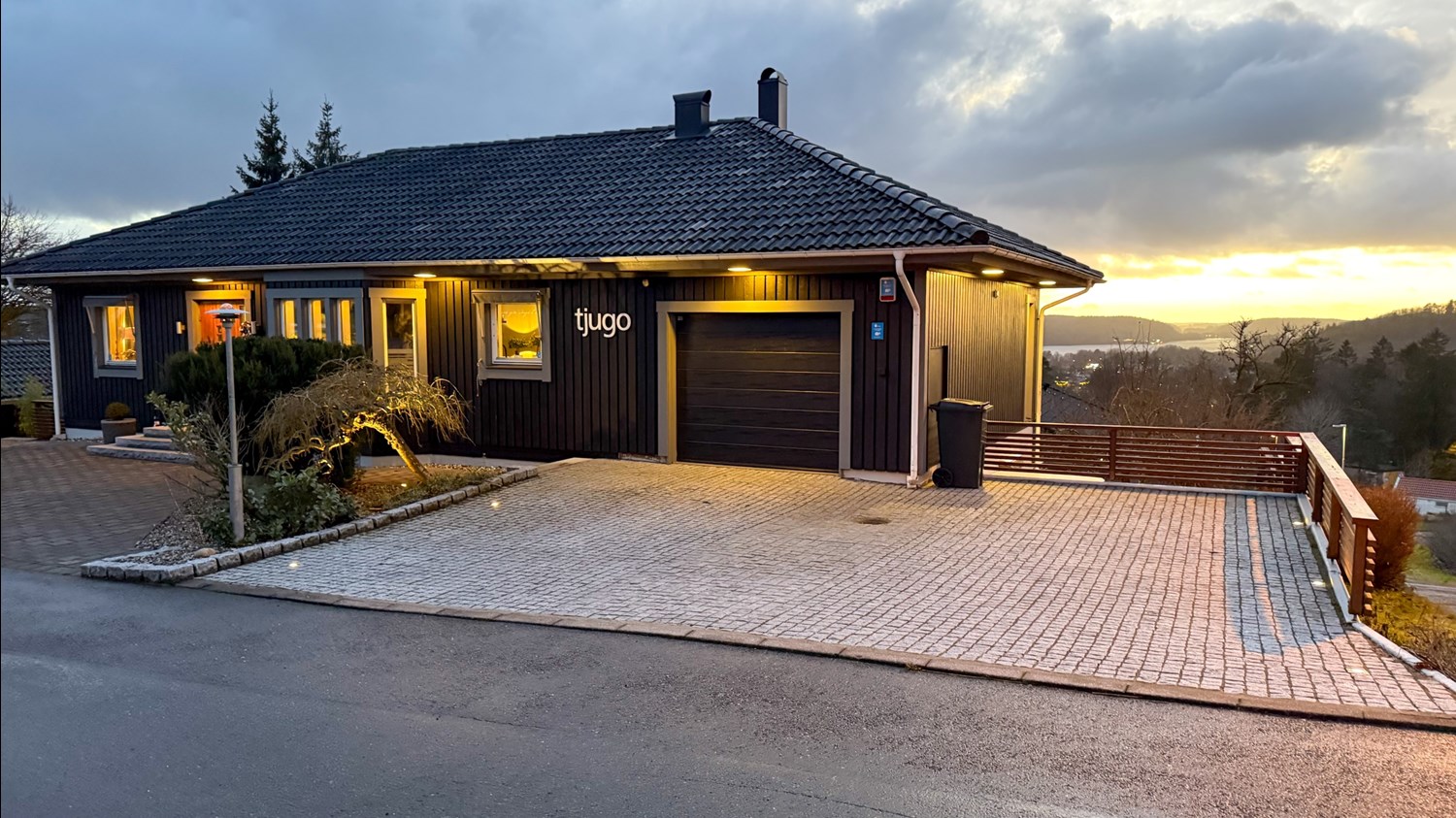 Varmt välkomna till Hallonvägen tjugo