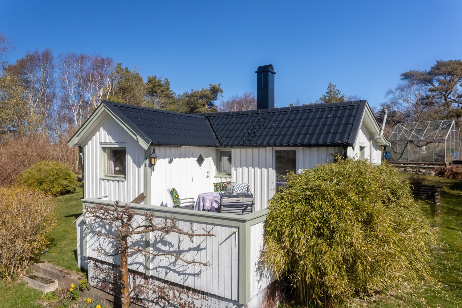 Uteplats på framsidan stugan