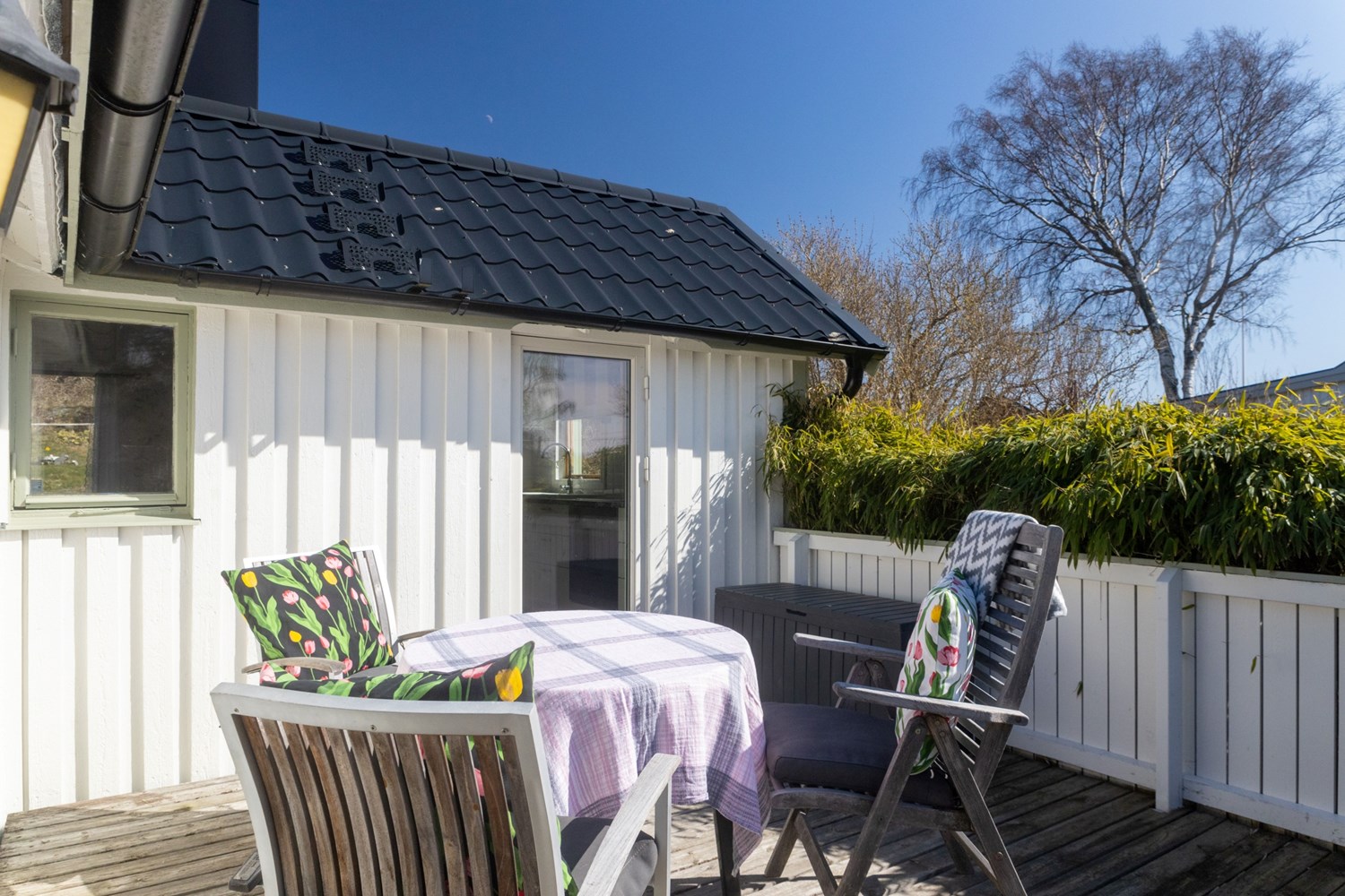 Altan på framsidan av huset
