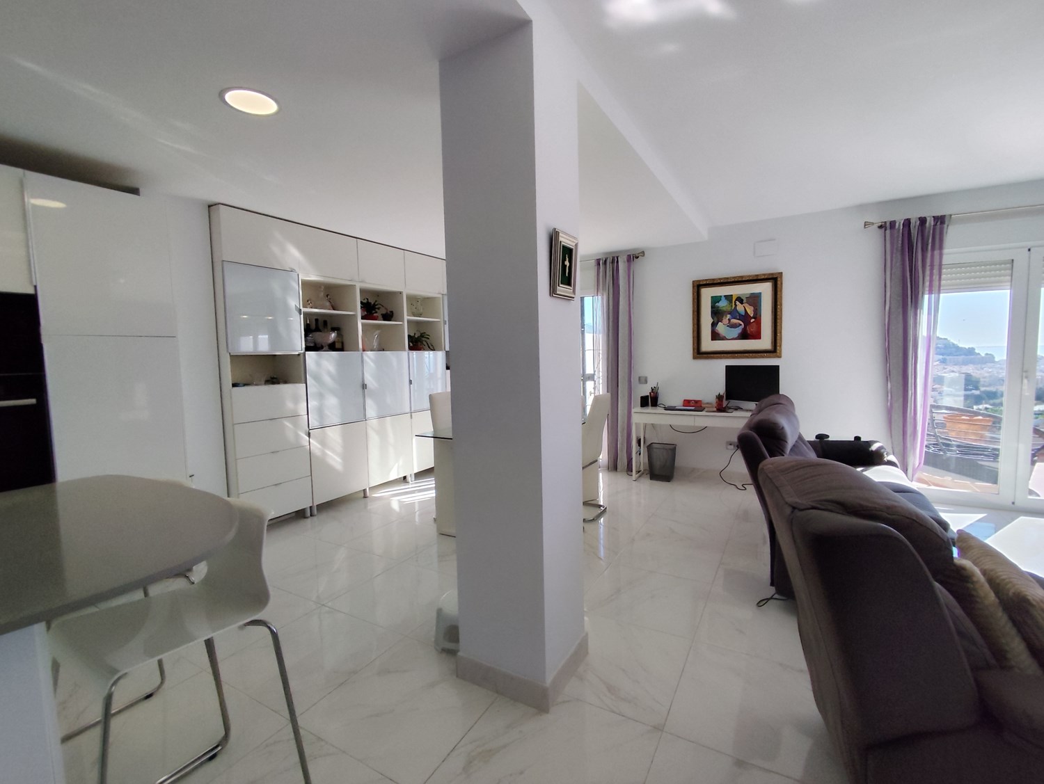 Bild Stilren villa med terrasser, pool & garage – San Cristobal