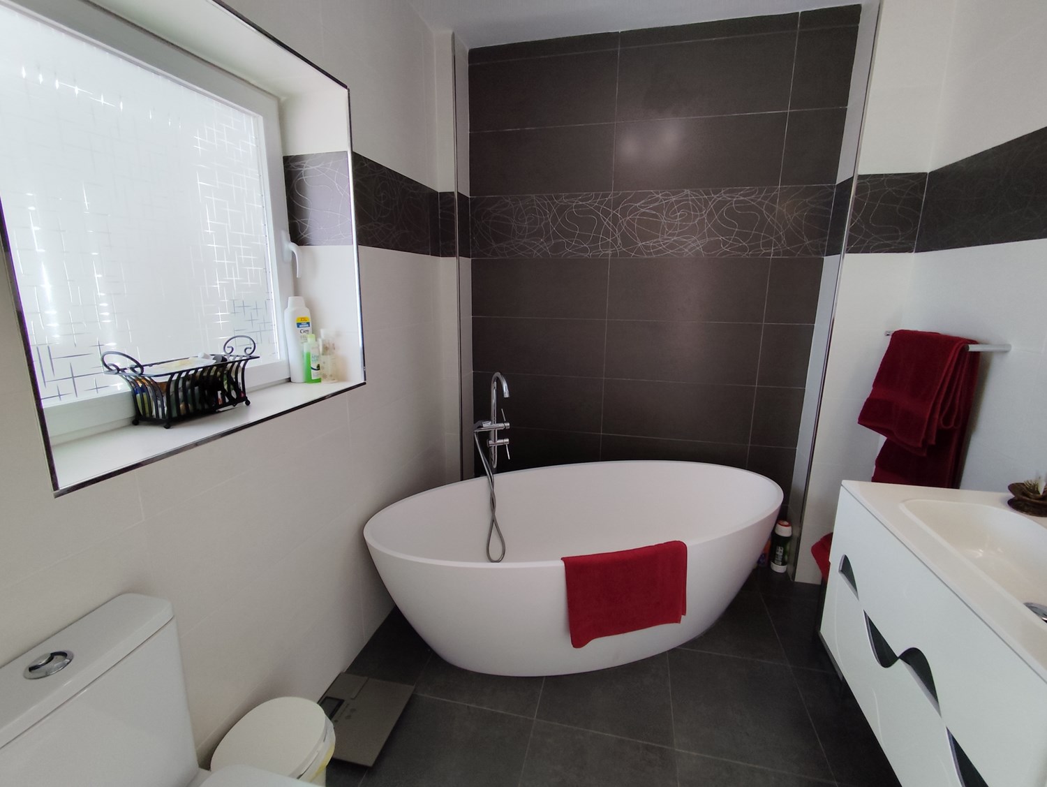 Bild Stilren villa med terrasser, pool & garage – San Cristobal