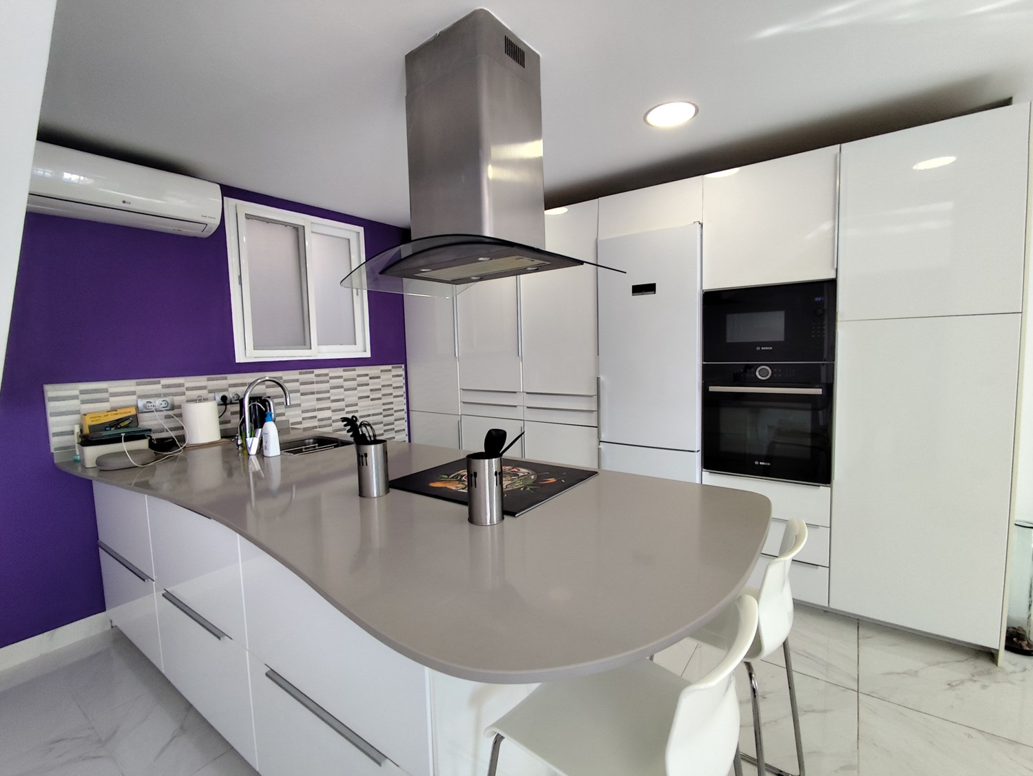 Bild Stilren villa med terrasser, pool & garage – San Cristobal