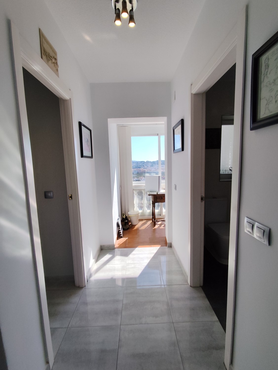 Bild Stilren villa med terrasser, pool & garage – San Cristobal