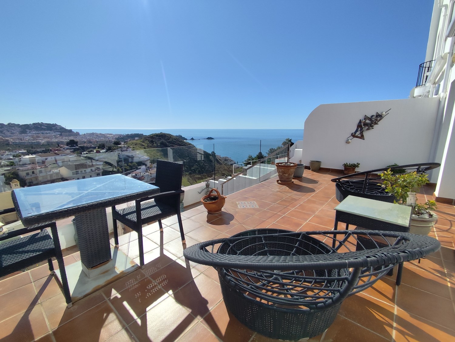 Bild Stilren villa med terrasser, pool & garage – San Cristobal