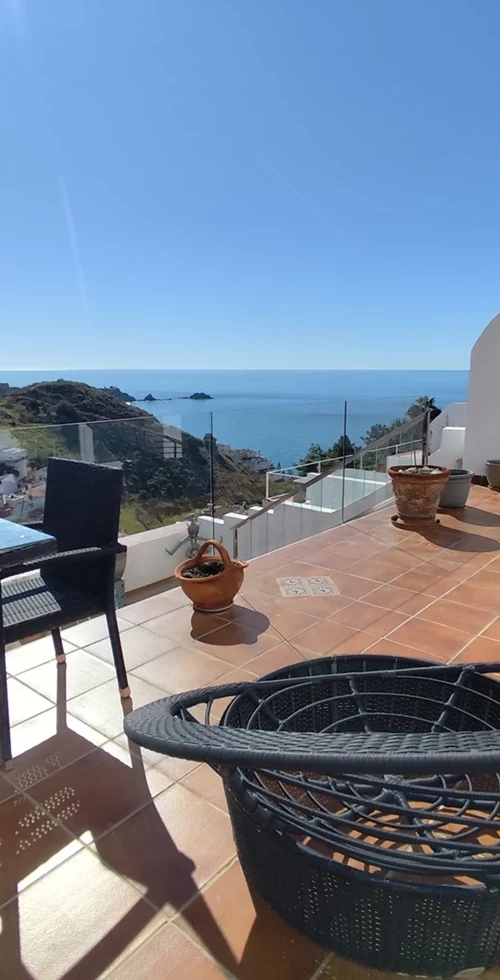 Stilren villa med terrasser, pool & garage – San Cristobal