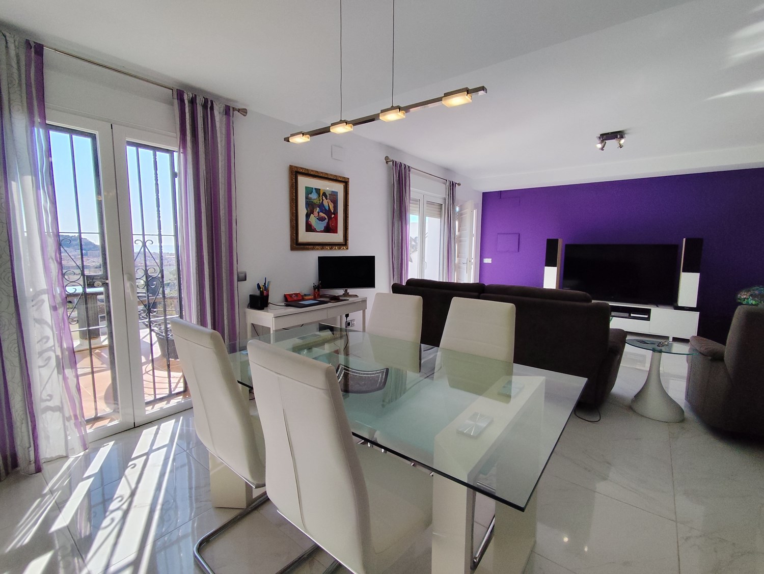 Bild Stilren villa med terrasser, pool & garage – San Cristobal