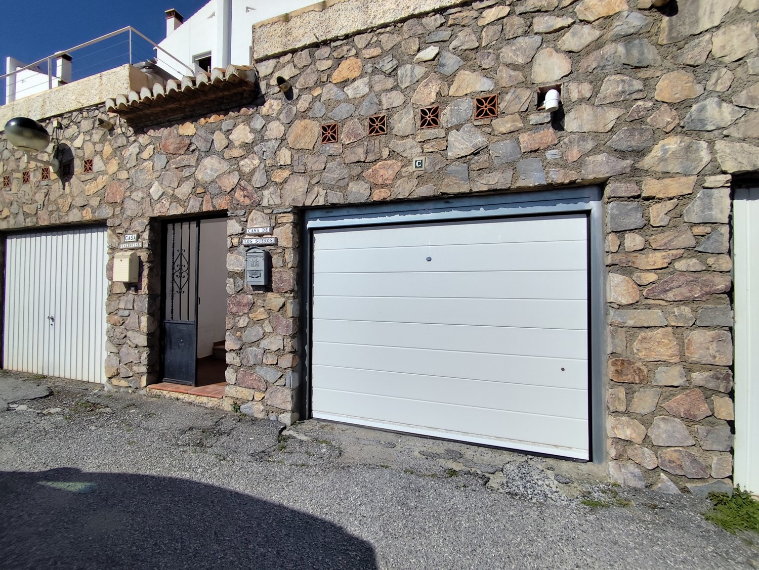 Bild Stilren villa med terrasser, pool & garage – San Cristobal