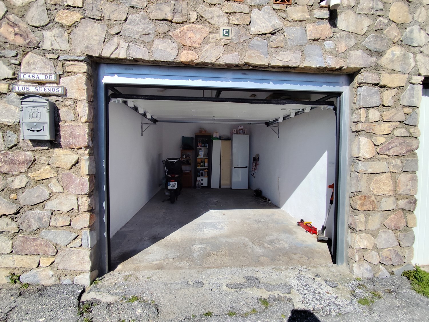 Bild Stilren villa med terrasser, pool & garage – San Cristobal