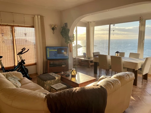 Stor villa med havsutsikt i eftertraktade Cotobro