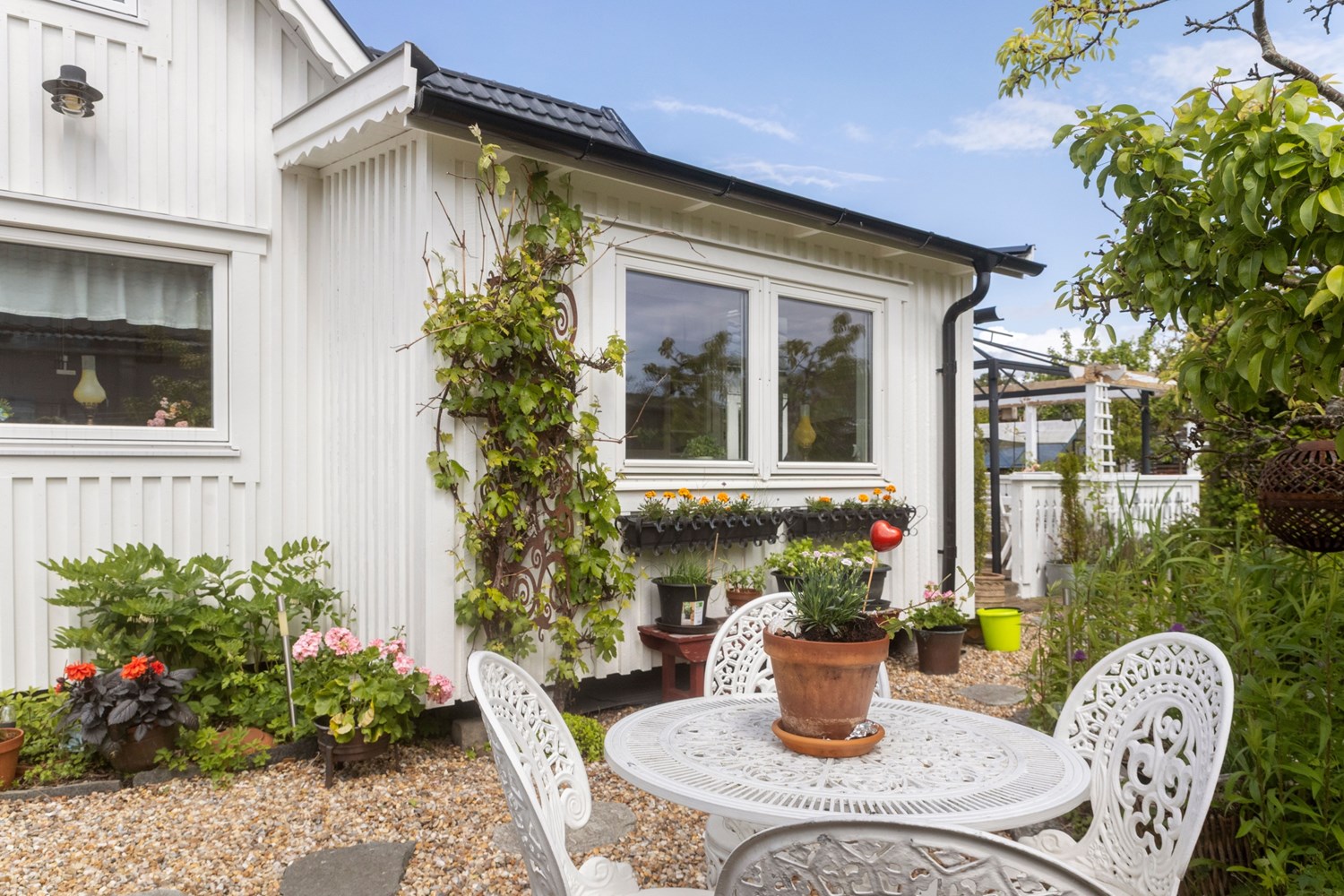 Uteplats med sol till sent på kvällen
