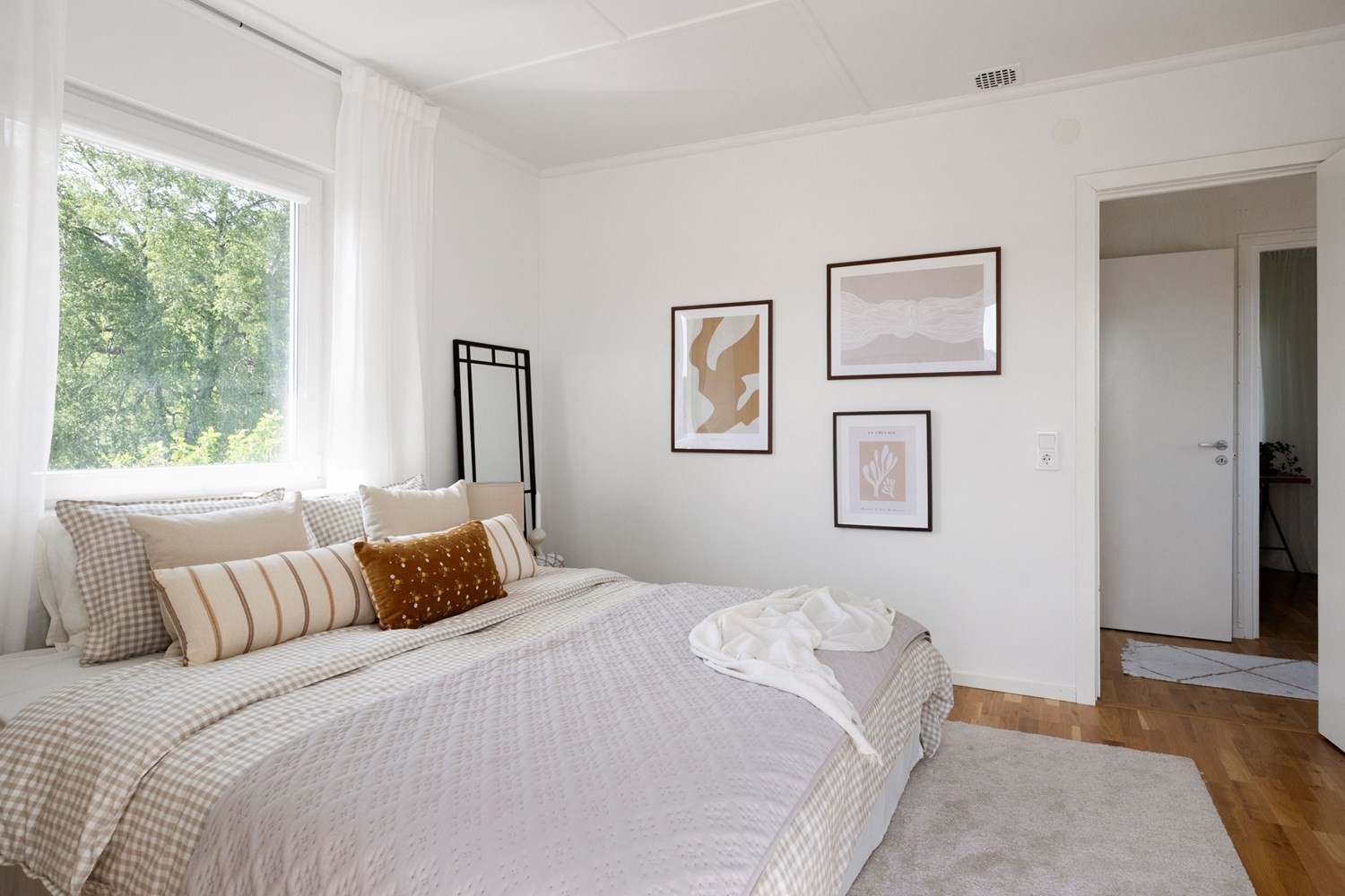 Annan vy från master bedroom
