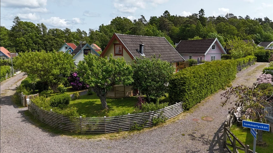 Vacker växlighet med hörntomt