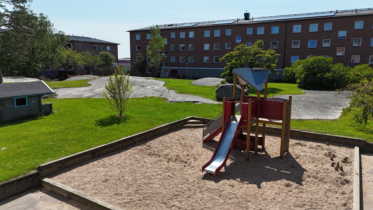 Lekplats på gården