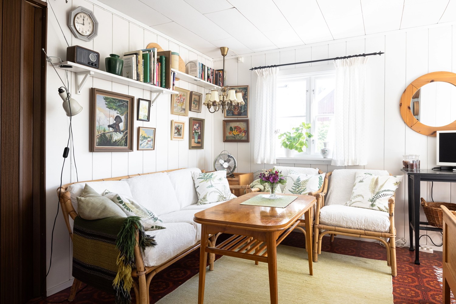 Vy från köksdel mot allrum