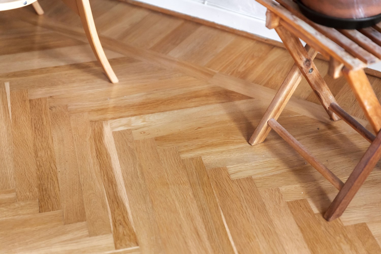 Vacker fiskbensparkett