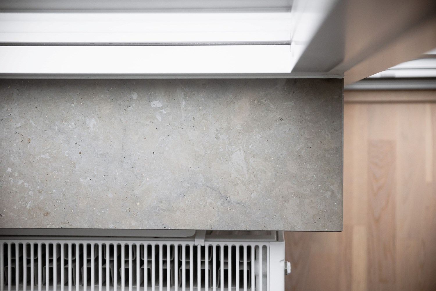 Fönsterbräda i marmor