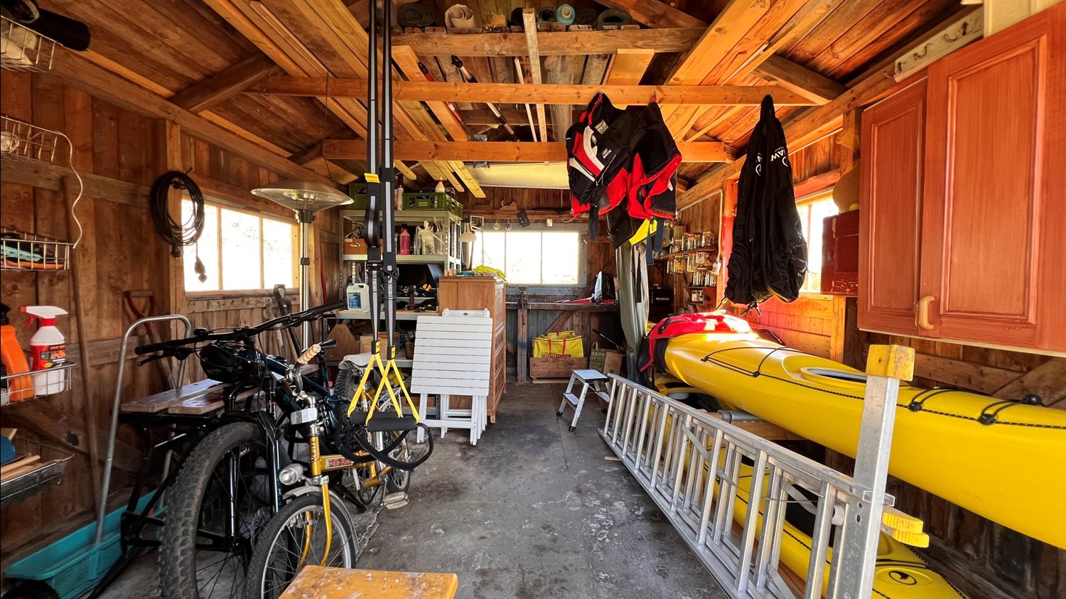 Inne i komplementsbyggnad