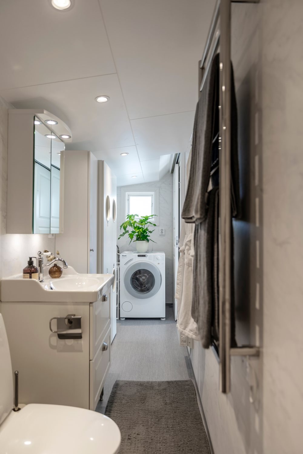 Vy inifrån badrummet