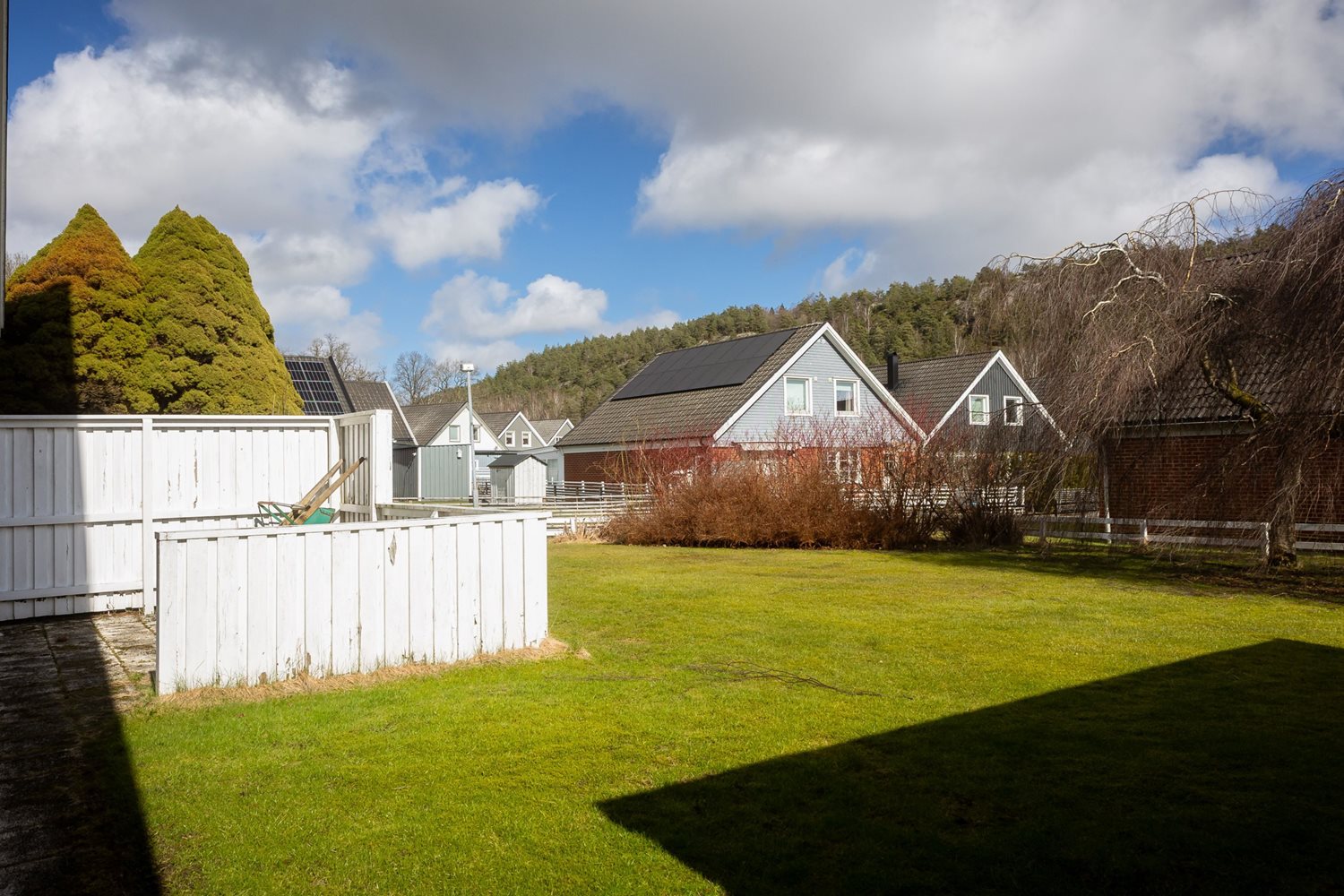 Vy över baksidan av huset