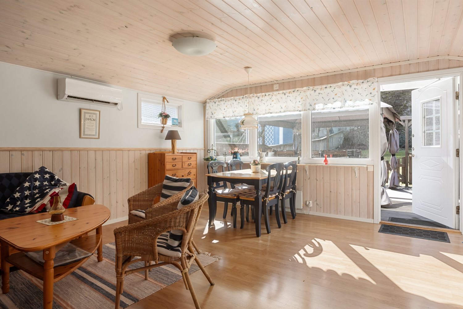 Vy inifrån över allrummet