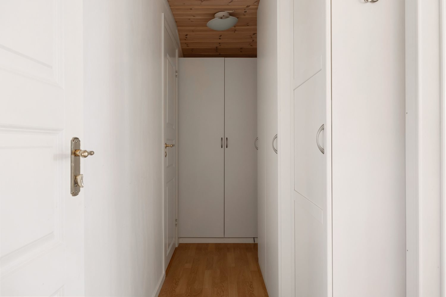 Vy över korridor till sovrummen