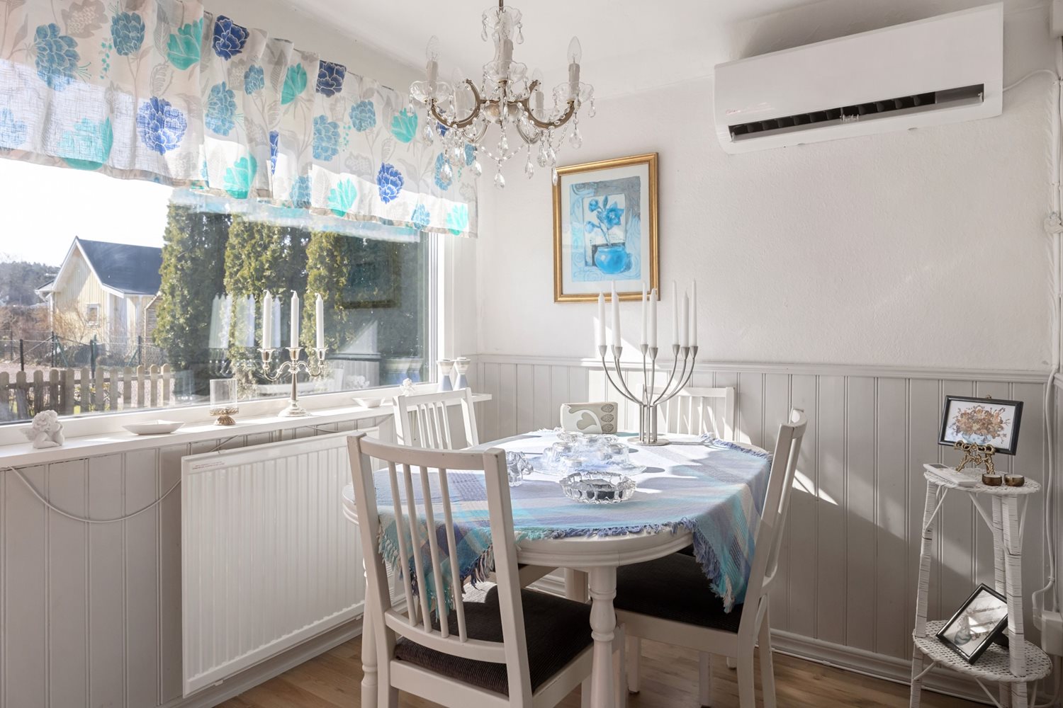 Annan vy över matplatsen