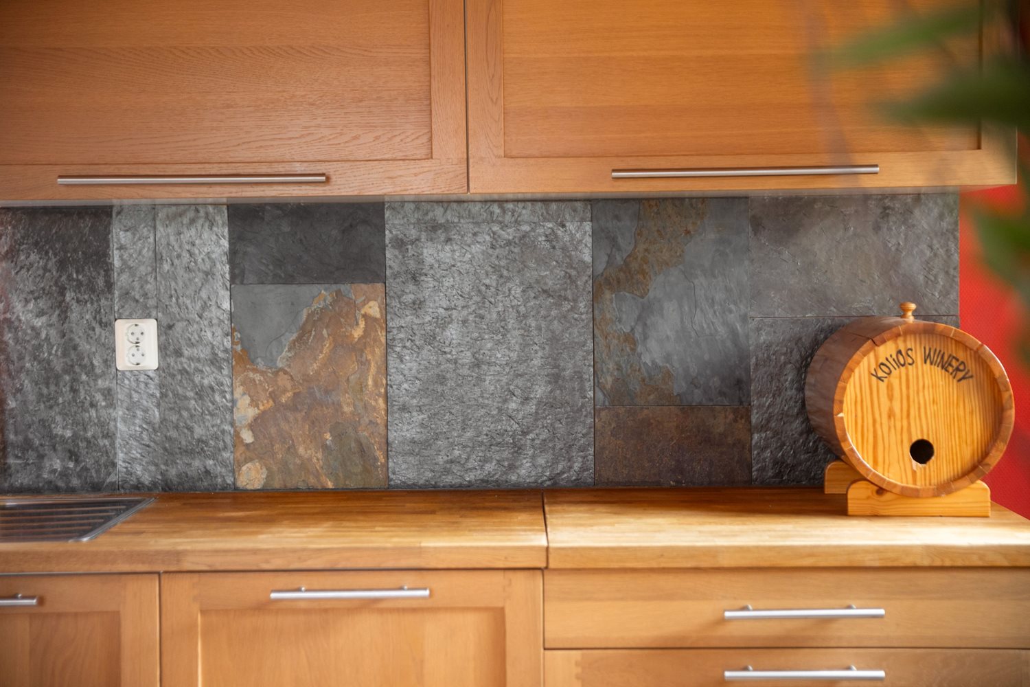 Skifferplattor över arbetsytorna