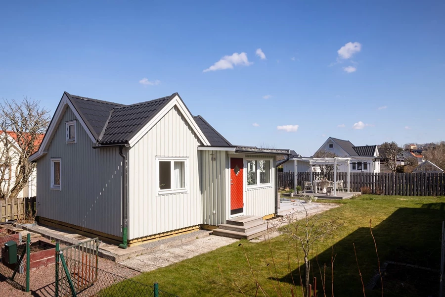 Vy mot stugans entre